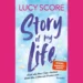 Beitragsbild zur Rezension von "Story of my Life" von Lucy Score. Zu sehen ist das Buchcover auf pinkem Grund